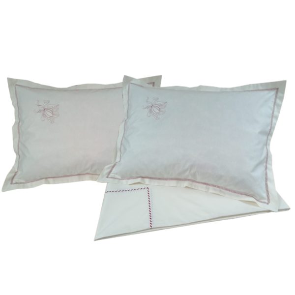 Set Lenjerie pat 240 cm x 260 cm, Casa Bucuriei, model Clasic Iris, 3 piese, crem/bordo, bumbac natural 100%, broderie