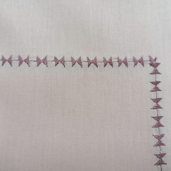 Cearsaf cu elastic pentru pat dublu, 180 x 200 x 38 cm, Casa Bucuriei, model funtite brodate, roz prafuit, bumbac 100%, 260 cm x 280 cm, chenar brodat