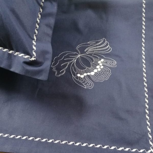 Set lenjerie pat 180 x 240 cm, Casa Bucuriei, model Elegance, 3 piese, bleumarin inchis, bumbac natural 100%, broderie