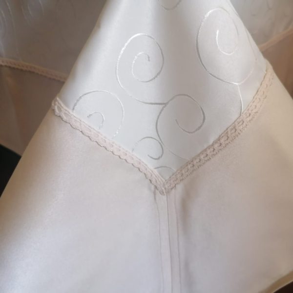 Fata de masa 130 x 220 cm, Casa Bucuriei, model Luxury, crem, damasc