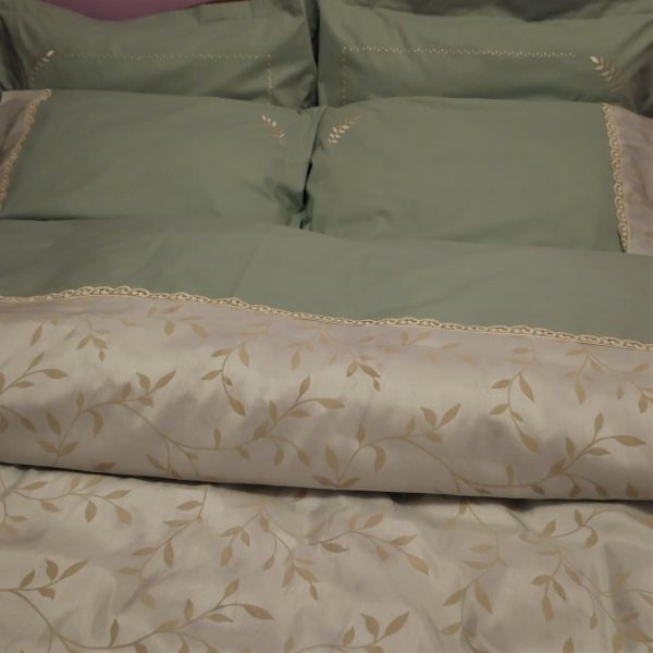 Set Husa pilota 240 x 260 cm si 2 fete de perna brodate, Casa Bucuriei, model Antique, 3 piese, verde masliniu, bumbac organic lux 100%