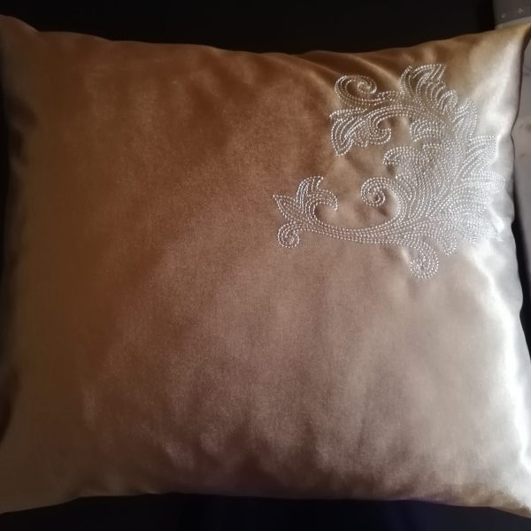 Set 2 fete perna decorative brodate 50 x 70 cm, Casa Bucuriei, model Baroc, auriu