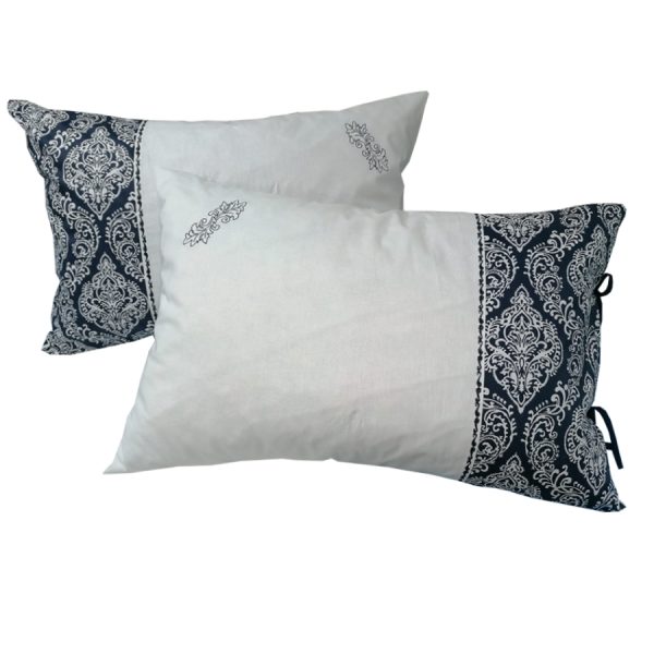 Set 2 Huse perna, Casa Bucuriei, model Baroc, culoare alb/bleumarin, bumbac 100%, 40 cm x 60 cm