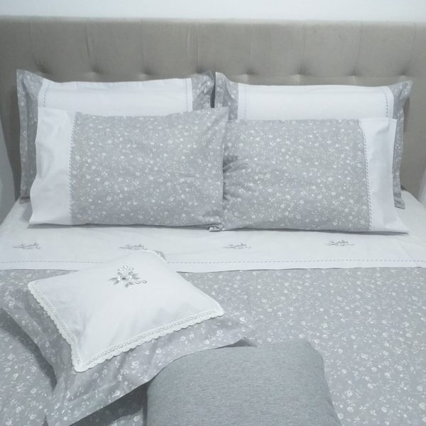 Set 2 x Fata de perna 40 cm x 60 cm, Casa Bucuriei, model Bordura trandafiri, gri deschis, Bumbac 100%