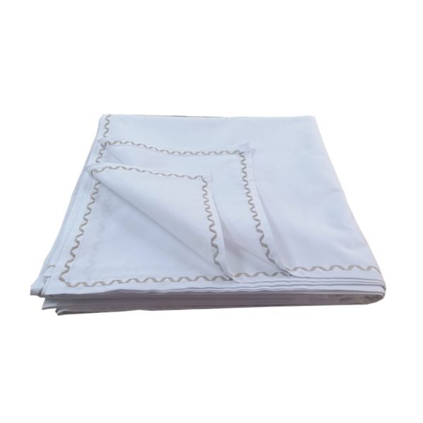 Cearsaf cu elastic pentru saltea 80 x 190 cm, Casa Bucuriei, alb/bej, bumbac natural 100%, bordura broderie decorativa