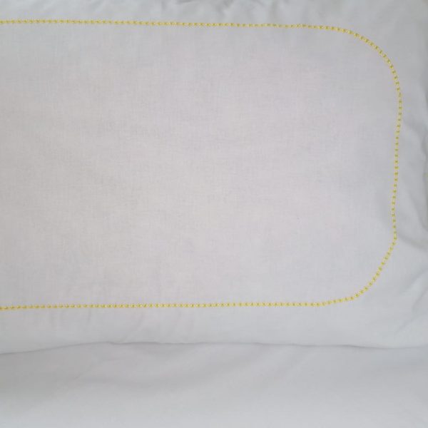 Husa perna Casa Bucuriei, model Clasic Joy, alb/galben, bumbac 100%, 45 cm/80 cm