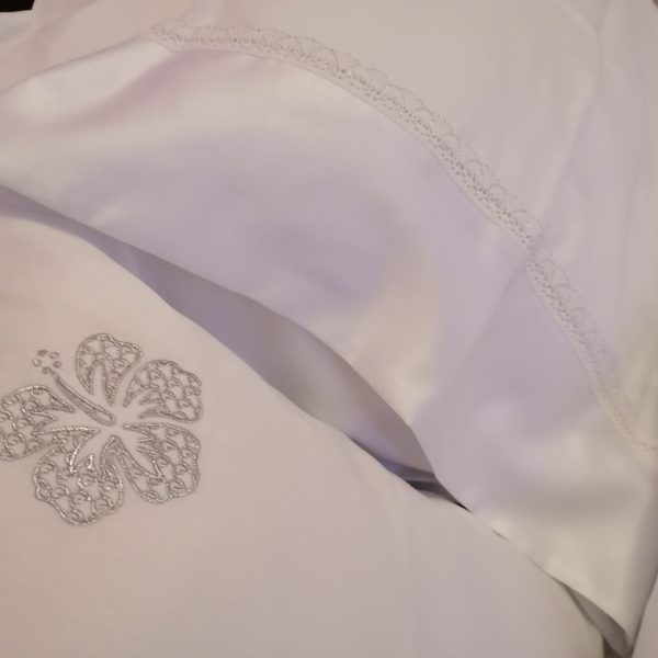 Set Husa pilota 220 x 240 cm si 4 fete de perna, Casa Bucuriei, model Silk, alb, bumbac percale satinat 100%