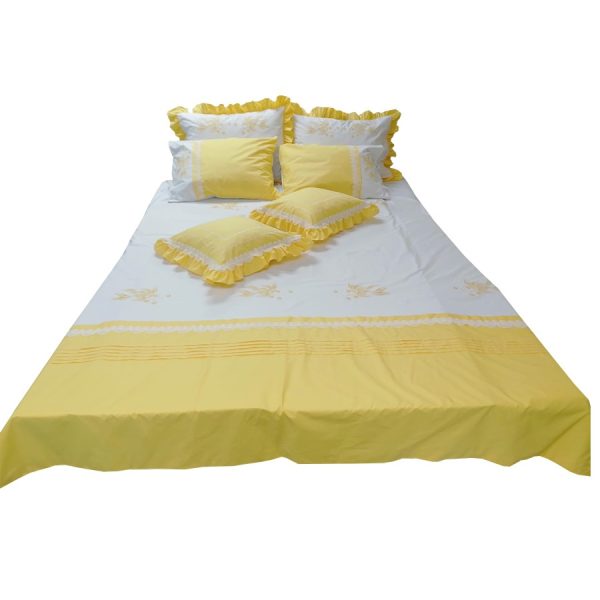 Set Husa pilota brodata 220 x 240 cm si 2 fete de perna, Casa Bucuriei, model Clasic Design, galben/alb, bumbac percale 100%