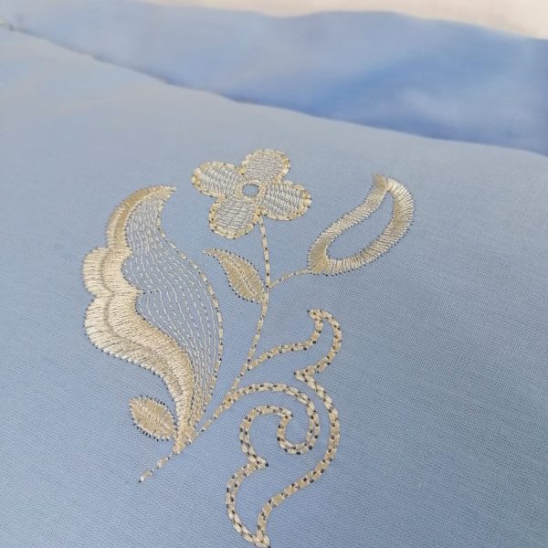 Set 2 fete de perna brodate 60 cm x 60 cm, Casa Bucuriei, model Elegance, albastru/crem, Bumbac ranfoerce 100%