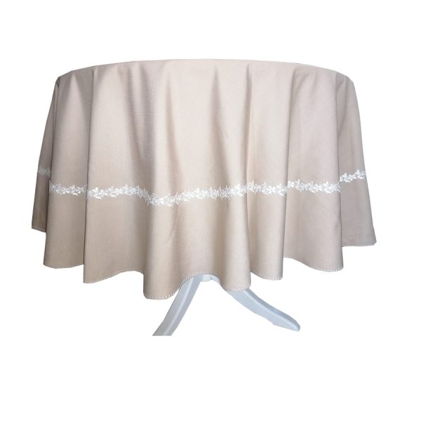Set Fata de masa rotunda 140 diametrul si 4 servetele brodate Casa Bucuriei, model Romance, bej/alb