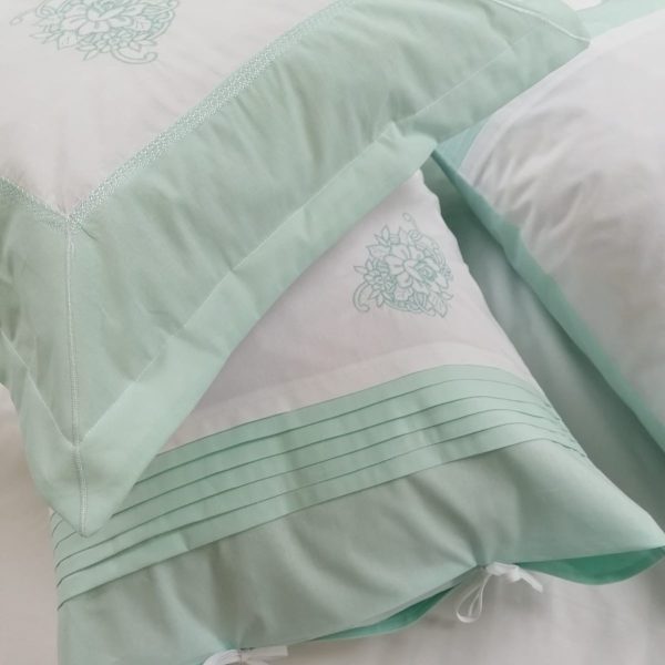 Set 4 Fete perna brodate, Casa Bucuriei, model Clasic Design, alb/vernil pastel, bumbac 100%, 50 x 70 cm si 45 x 45 cm