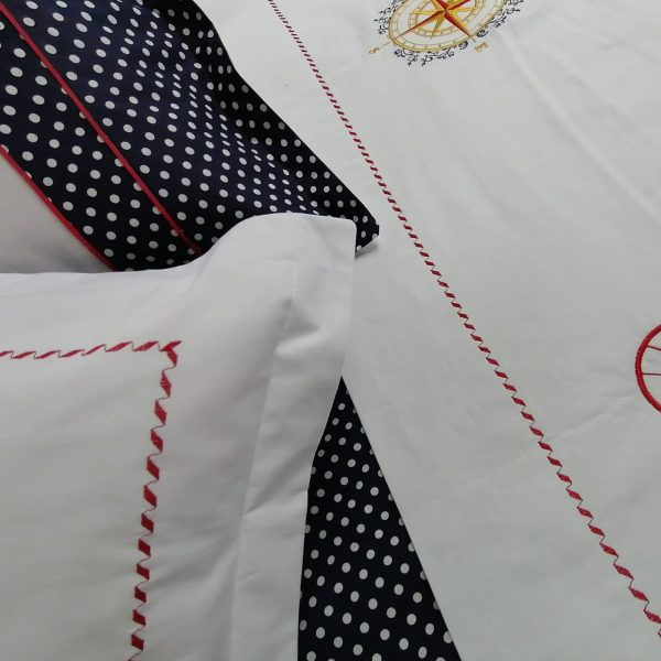 Set Husa pilota brodata 210 x 230 cm si 2 fete de perna, Casa Bucuriei, model Navy, bleumarin/alb, bumbac 100%