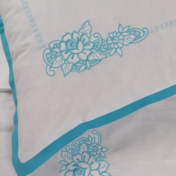 Lenjerie pat king Casa Bucuriei, model Lebada, 6 piese, culoare alb/albastru, bumbac 100%, brodata. 200 x 220, 240 x 260