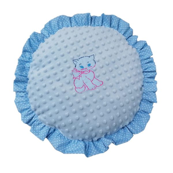 Perna decorativa cu broderie, buline si volane, fata dubla, bleu/alb, diametru 40 cm