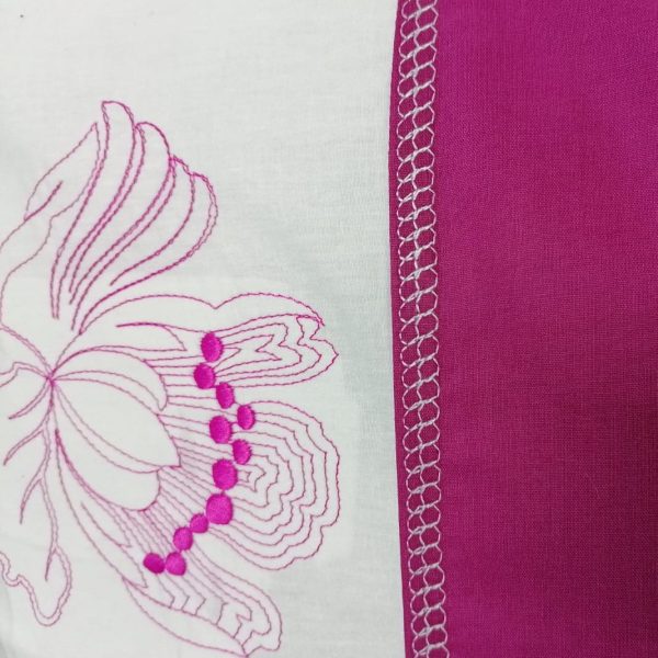 Lenjerie pat dublu, Iris, broderie, 6 piese, fucsia/alb, bumbac 100%, ( husa pilota 220 x 180 cm, cearsaf pat 240 x 220 cm si 4 x husa perna 50/70 cm)