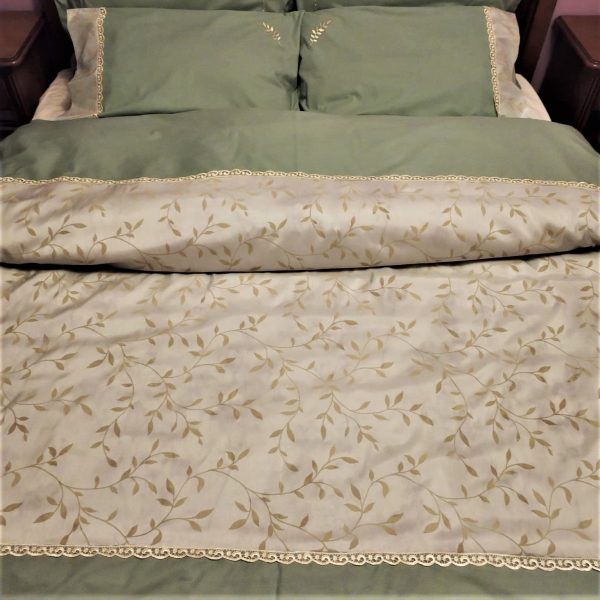 Set Husa pilota 200 x 220 cm si 2 fete de perna brodate, Casa Bucuriei, model Antique, 3 piese, verde masliniu, bumbac organic lux 100%
