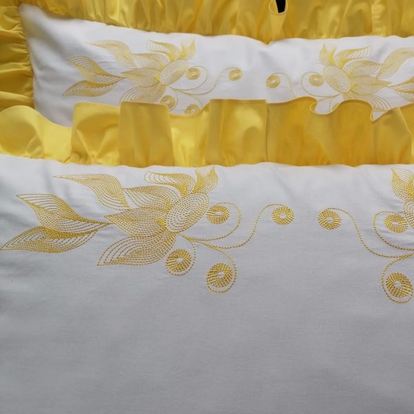 Set 2 Fete perna brodate, cu volane, 50 x 60 cm, Casa Bucuriei, model Clasic Design, alb/galben, bumbac 100%, doua fete