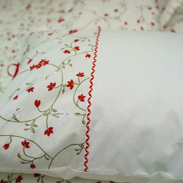 Set 2 Fete perna brodate 50 x 60 cm, Casa Bucuriei, model Ilinca, cream/rosu, bumbac ranforce 100%, doua fete