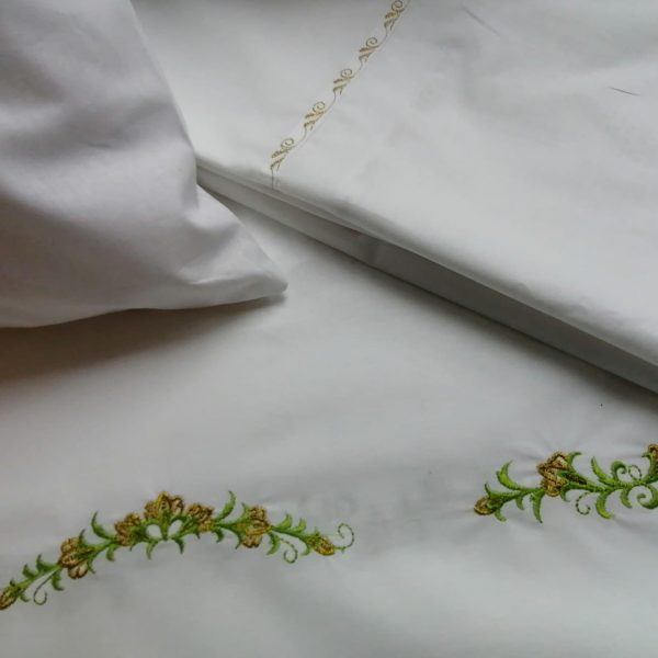 Set lenjerie pat brodata 220 x 260 cm, Casa Bucuriei, model Dulcis, 6 piese, alb/bej, bumbac percale100%, marime pilota 180 x 220 cm