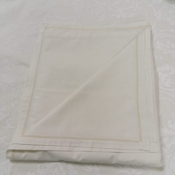 Lenjerie pat Victoria, broderie, 6 piese, ivoar/bej, bumbac ranforce 100% (1 husa pilota 180x220, 1cearsaf pat 260x240, 2 perna 50x70, 2 perne decorative 40x45)