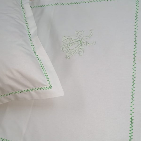 Set 2 huse perna brodate 40 x 40 cm, Casa Bucuriei, model Poema, alb/verde, bumbac 100%