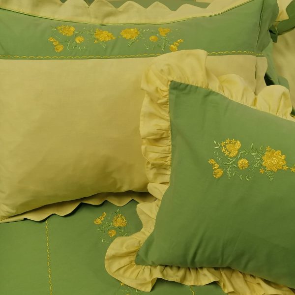 Set Lenjerie pat superking Casa Bucuriei, model Spring time, 7 piese, culoare verde/galben, bumbac 100%, marime husa pilota 210 x 230 cm si cearsaf pat 290 x 270 cm