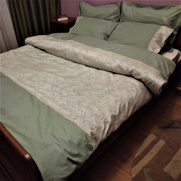 Set Husa pilota 220 x 240 cm si 2 fete de perna brodate, Casa Bucuriei, model Antique, 3 piese, verde masliniu, bumbac organic lux 100%