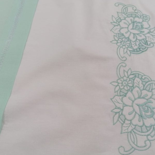 Set Husa pilota brodata 240 x 260 cm si 2 fete de perna, Casa Bucuriei, model Clasic Design, vernil pastel/alb, bumbac ranforce 100%