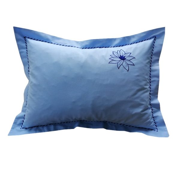 Fata de perna 80 cm x 80 cm, Casa Bucuriei, model Watter Lilly, albastru/bleumarin, Bumbac ranforce 100%