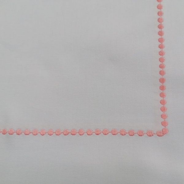 Cearsaf cu elastic pentru pat 140 x 200 x 30 cm, Casa Bucuriei, model buline brodate, alb/piersica, bumbac 100%, 200 cm x 260 cm, chenar brodat