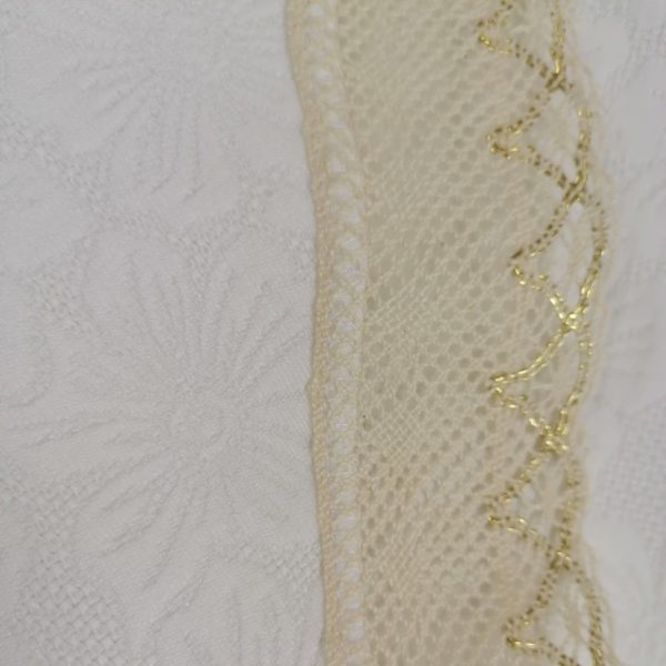 Fata de masa rotunda 85 cm diametru, Casa Bucuriei, model Romance, alb/crem, brocart